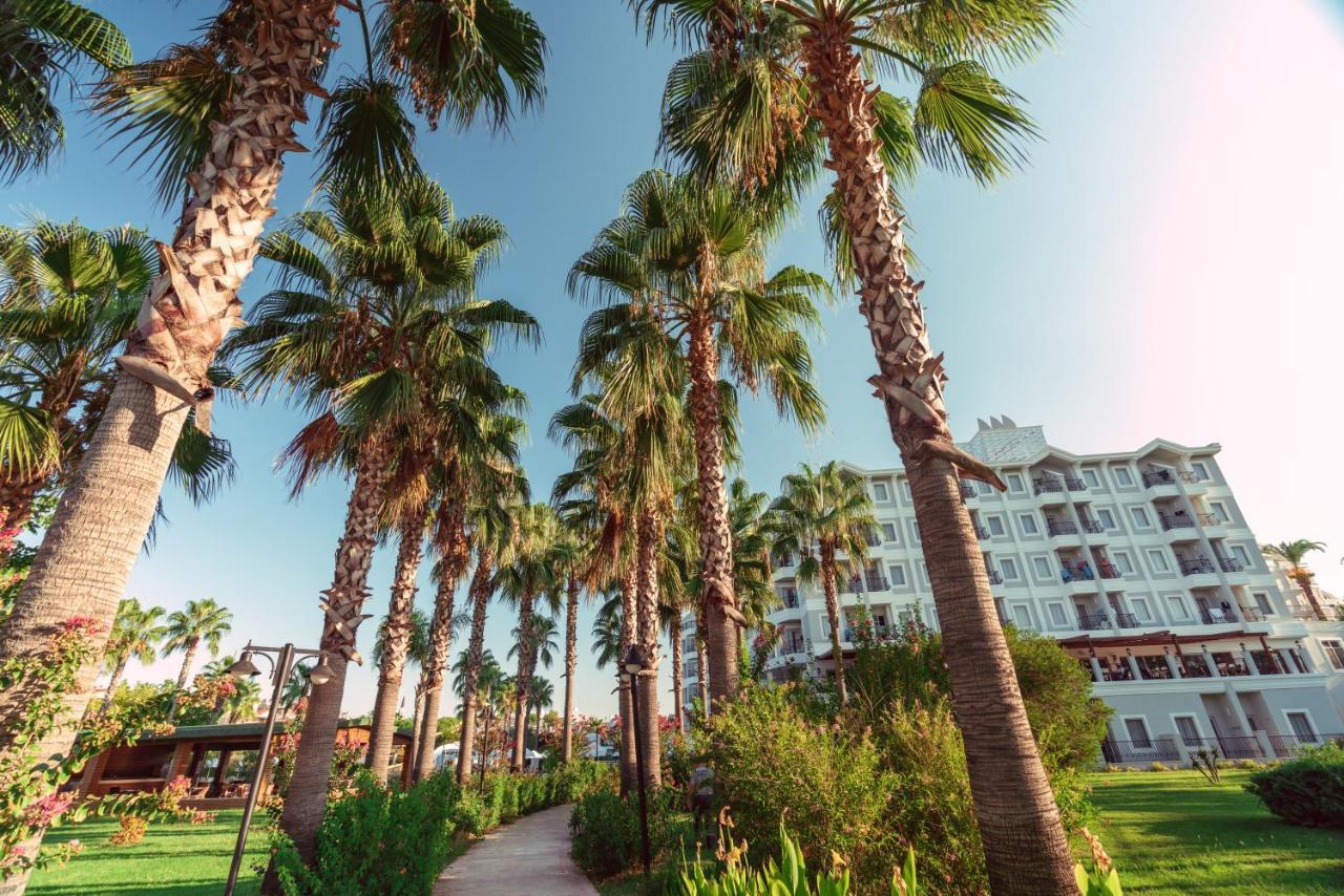 Royal Atlantis Beach Hotel Side Exterior photo