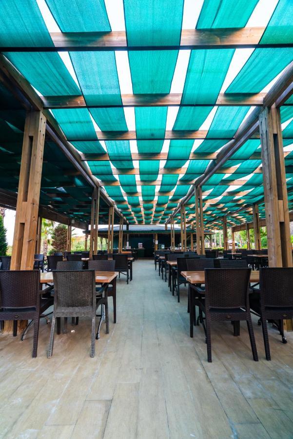 Royal Atlantis Beach Side Exterior photo