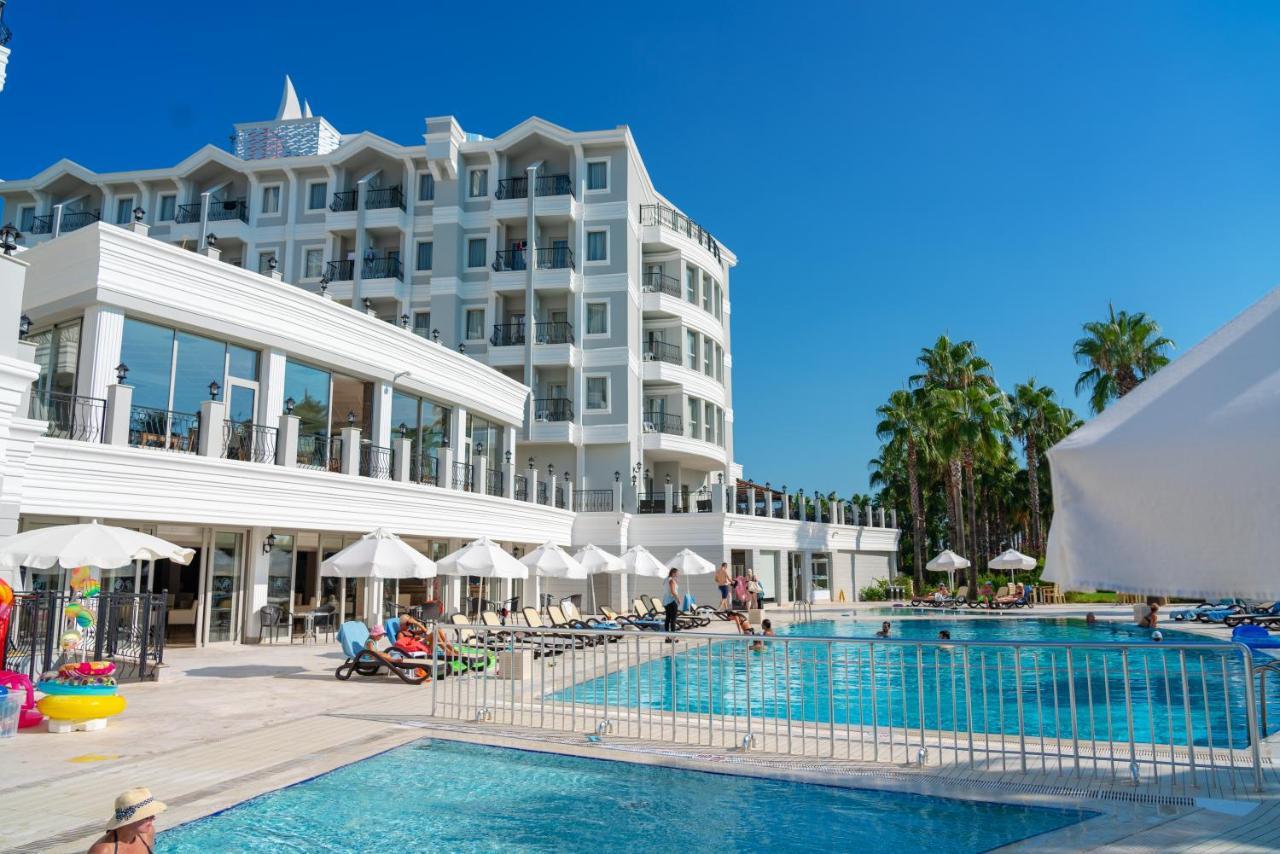 Royal Atlantis Beach Hotel Side Exterior photo