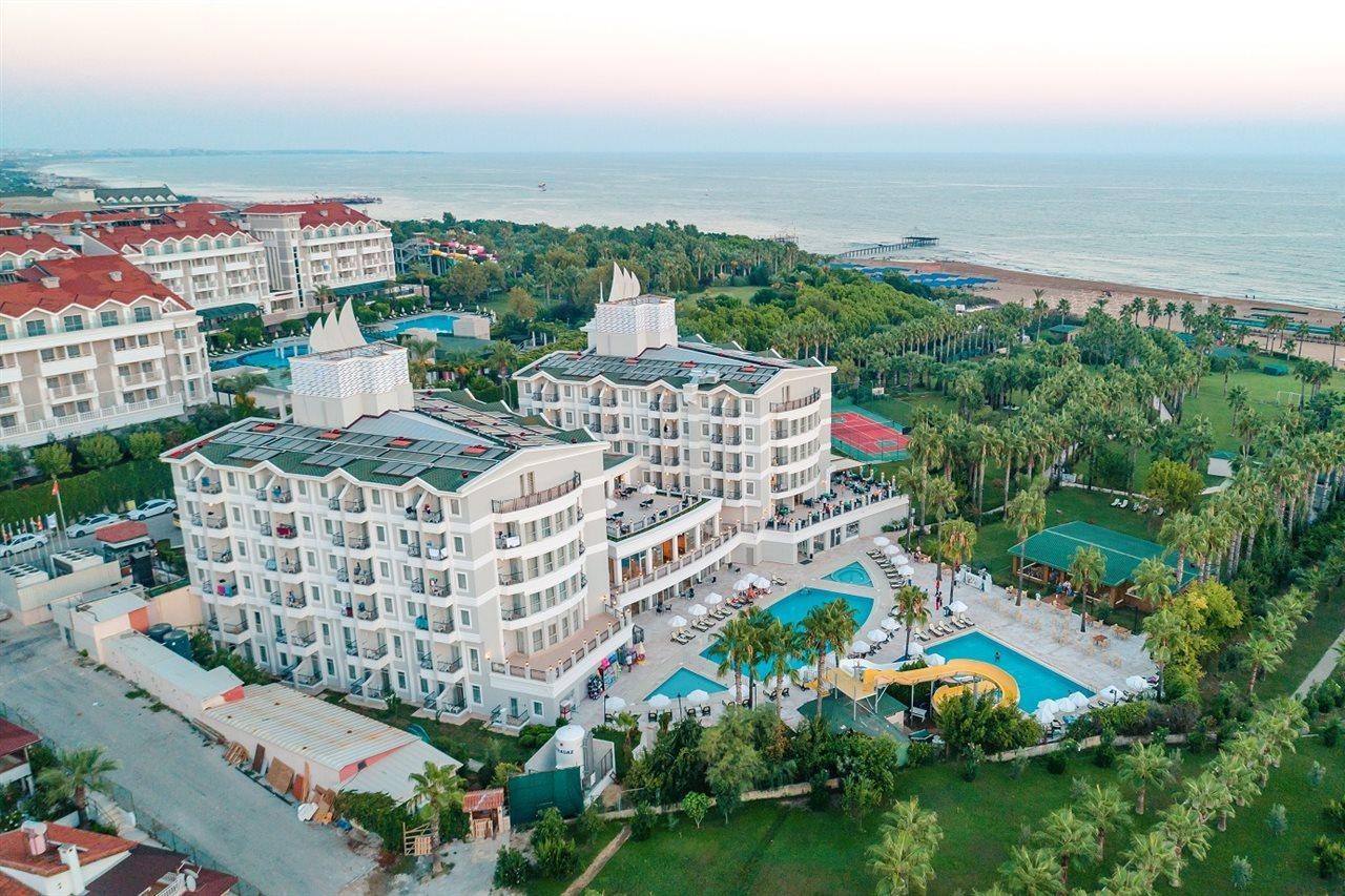 Royal Atlantis Beach Hotel Side Exterior photo