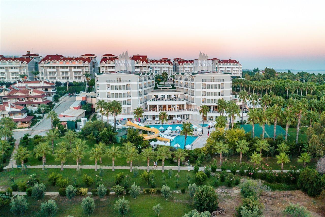 Royal Atlantis Beach Hotel Side Exterior photo