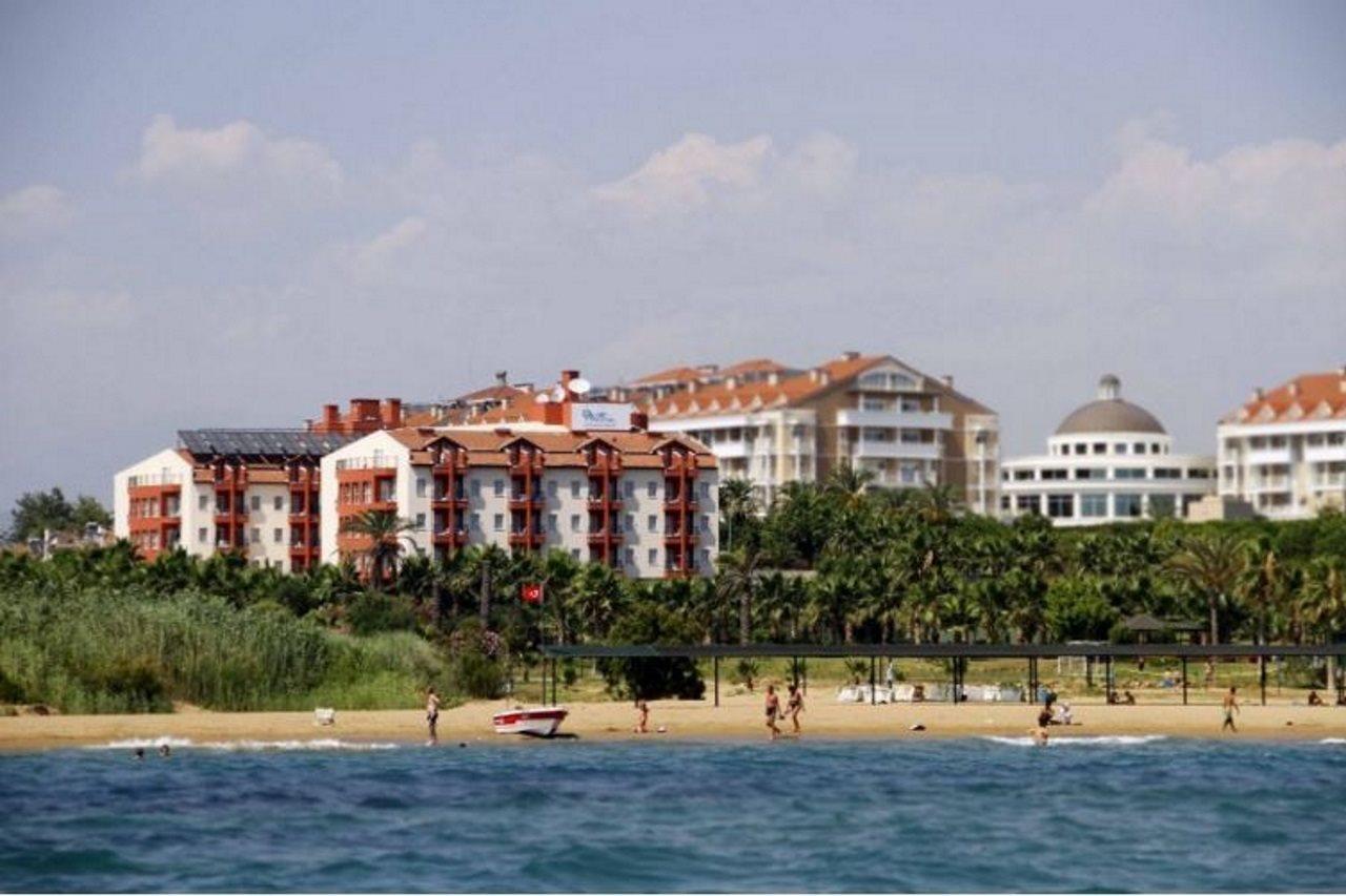 Royal Atlantis Beach Hotel Side Exterior photo